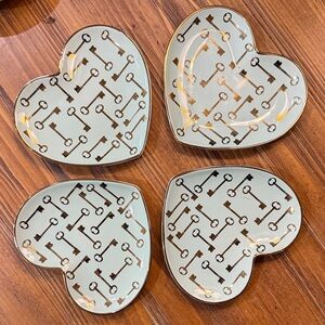 Heart-Shaped Key Pattern Decorative Plates